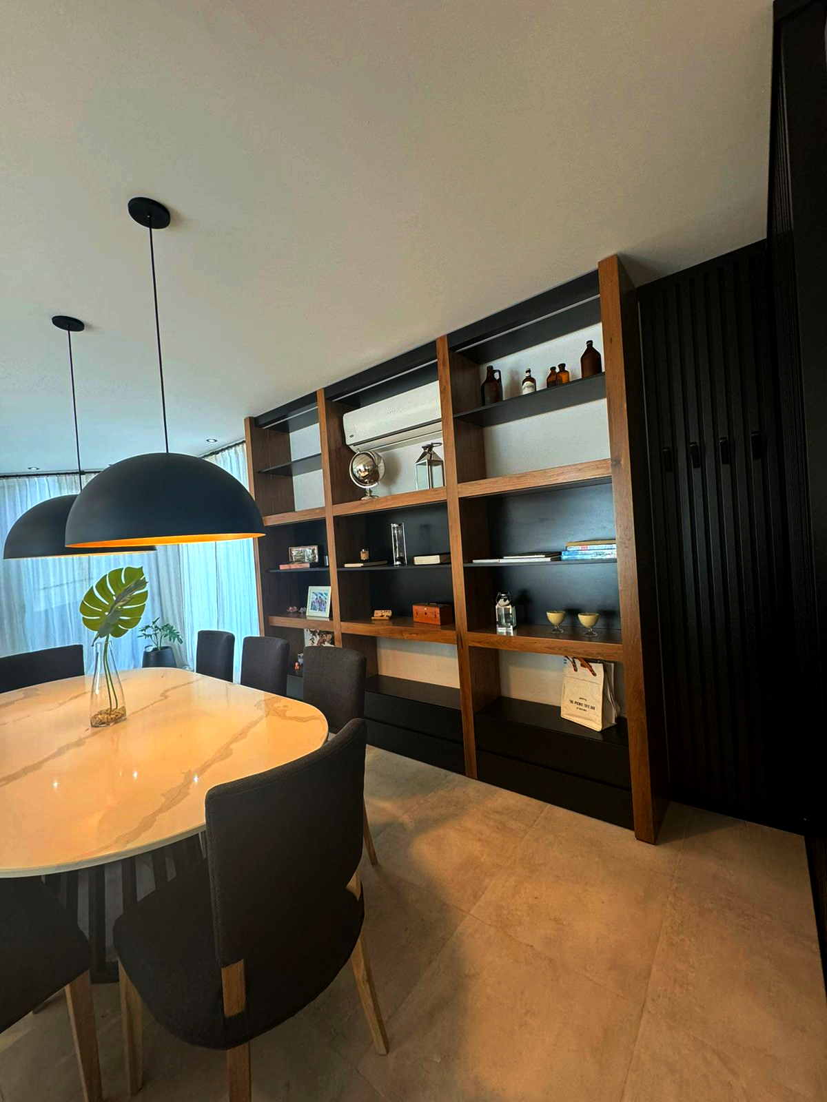 Comedor de Sueños: Petiribi, Laca Negra y Calacatta